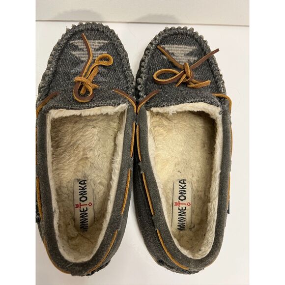 Minnetonka Tilia moccasin slipper in grey suede. Size 9(W). - Picture 3 of 8